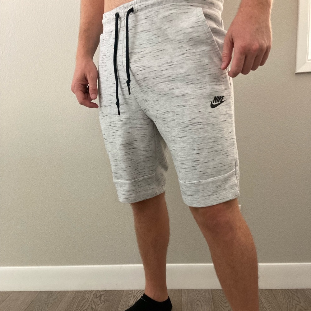Nike Tech Fleece Sweat shorts, Heathered Grey